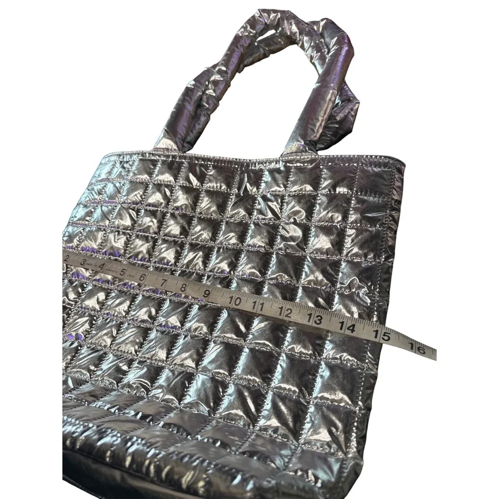 Clinique‎ Metallic Silver Quilted Puffer Tote Bag Mint Green Interior New No Tag